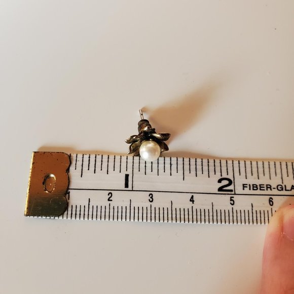 Vintage Floral Gold Tone Faux Pearl Classic Small Stud Earrings - Picture 9 of 9